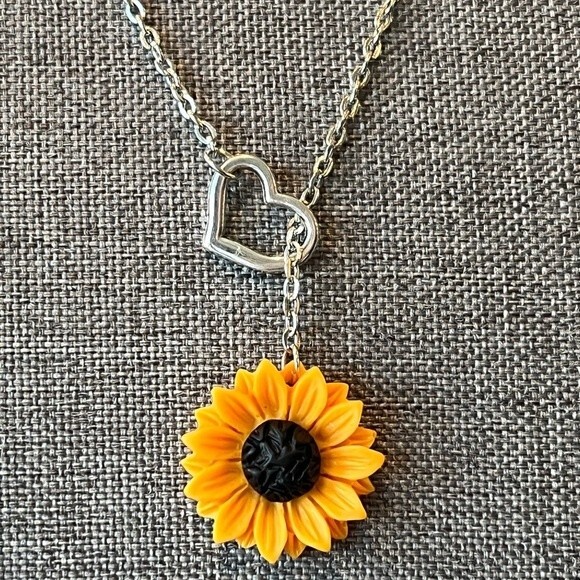 Silver Tone Necklace Heart and Sunflower Sliding Pendant Fashion Jewelry NEW - Picture 3 of 3